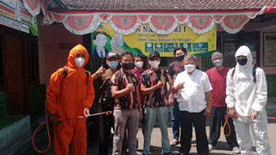 AMS Bekerjasama Dengan Cetay Hian Thian kiong Hian Thian Siang Tee Adakan Penyemprotan Disinfektan di Sekolah SDN Nagasari 01