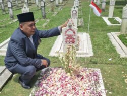 Kenang Jasa Pahlawan, Universitas Moestopo Ziarah ke Taman Makam Pahlawan Cikutra