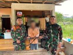 Satgas Pamtas Yonarmed 16/TK Terima Penyerahan Senapan Api dari Masyarakat Perbatasan