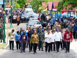 Panglima TNI Dampingi Presiden RI Dalam Acara Puncak Sail Teluk Cenderawasih 2023