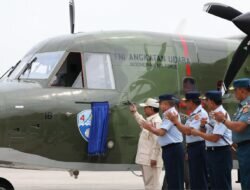 Menhan Prabowo Serahkan 5 Unit Pesawat NC-212i kepada TNI Angkatan Udara