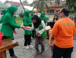 Peringati HUT Ke-78, Persit KCK Cabang XXVII Kodim 1410 Bantaeng Bagikan Takjil Gratis kepada Masyarakat