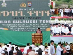 Kapolda dan Masyarakat Sholat Idul Fitri 1445 H di Mapolda Sulteng