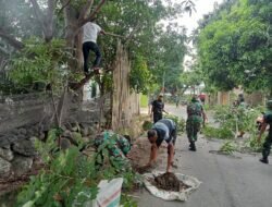 Babinsa Koramil 03/Tompobulu Ajak Warga, Karya Bakti Pembersihan Selokan di Desa Batu Karaeng